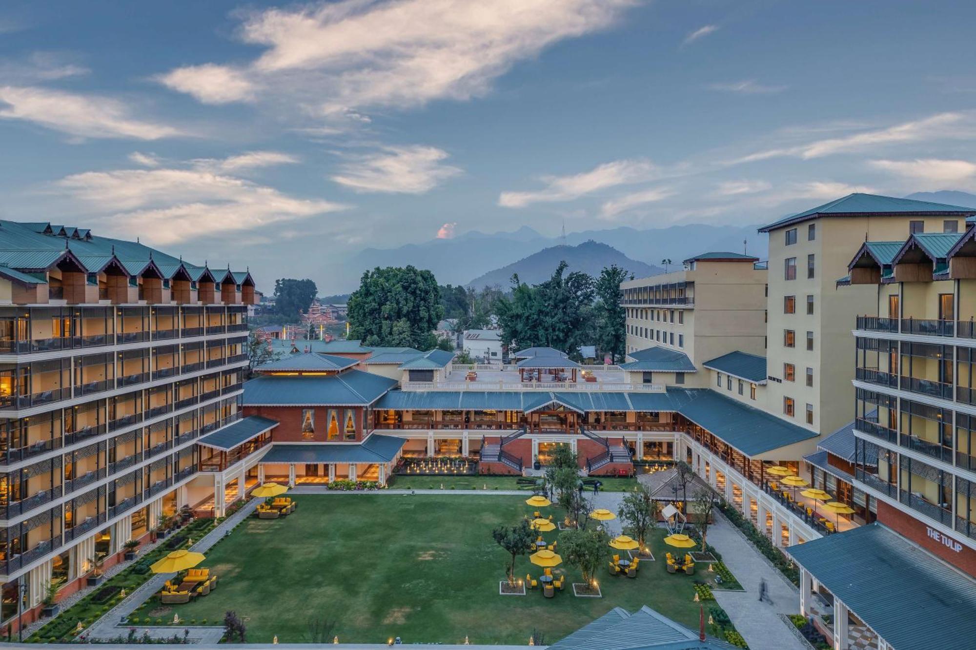 Radisson Collection Hotel & Spa, Riverfront Srinagar Eksteriør billede