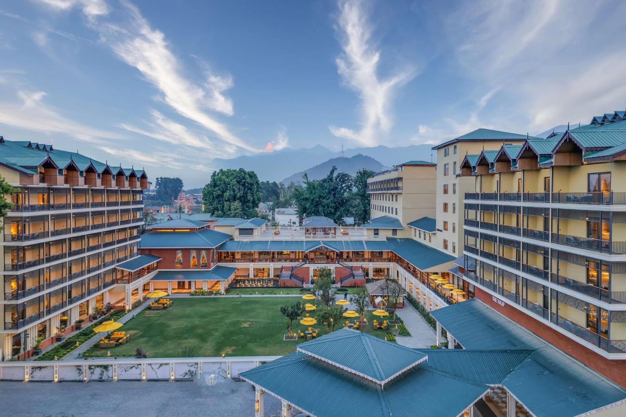 Radisson Collection Hotel & Spa, Riverfront Srinagar Eksteriør billede