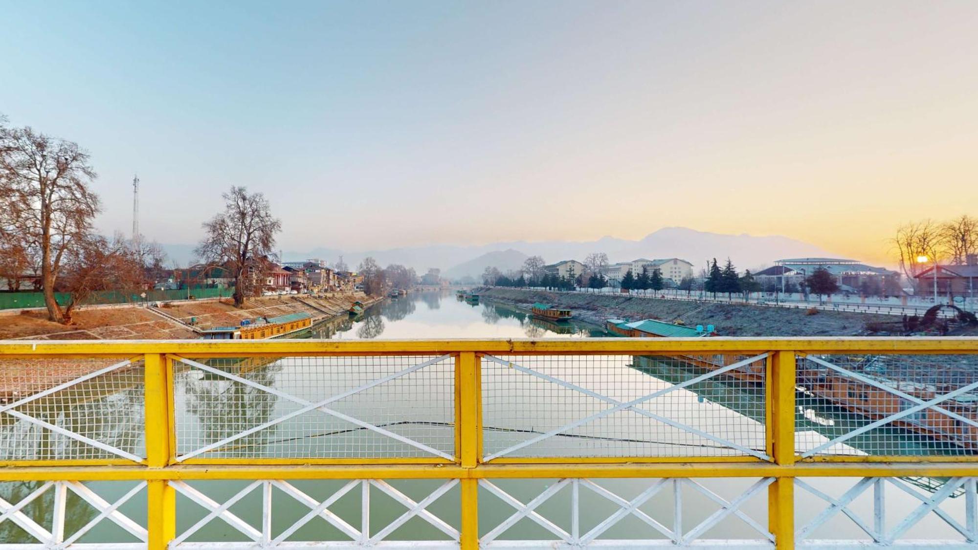 Radisson Collection Hotel & Spa, Riverfront Srinagar Eksteriør billede